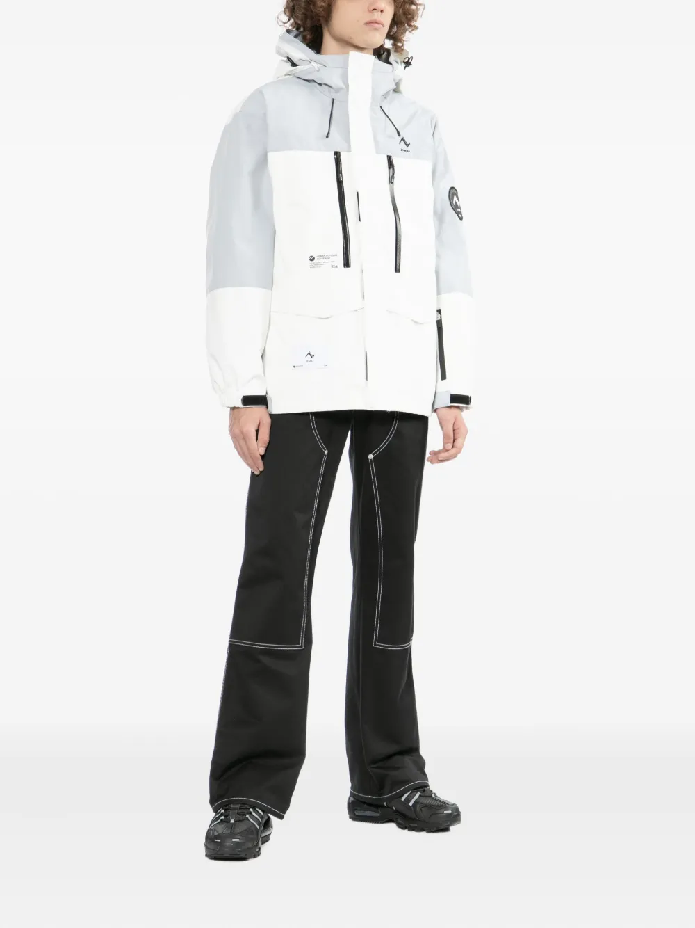 izzue logo-embroidered jacket | Down Jackets | Image 2