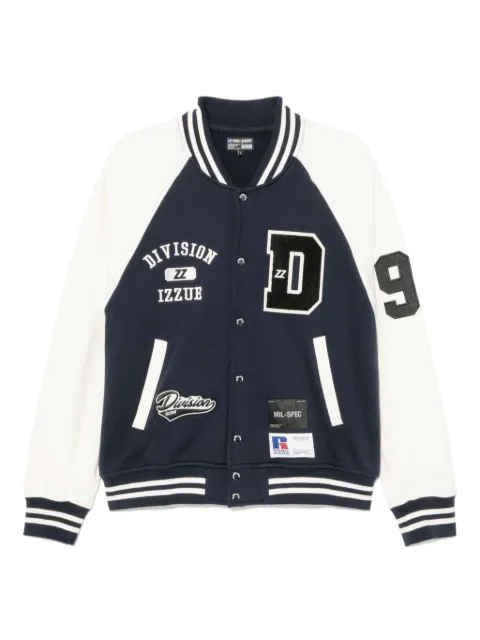 izzue chamarra bomber con logo bordado en colaboración con Russell Athletic