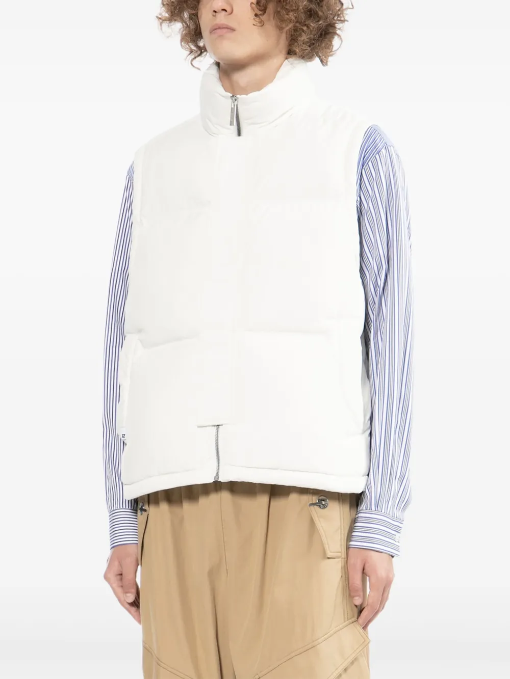 izzue chaleco con logo en relieve | Chalecos | Image 2