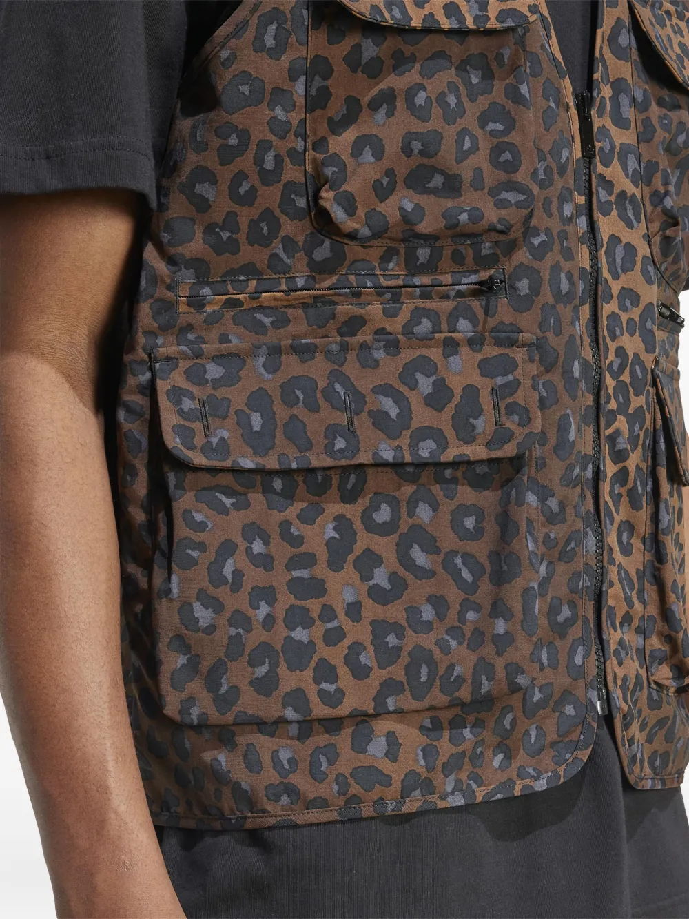 adidas Gilet met luipaardprint Bruin