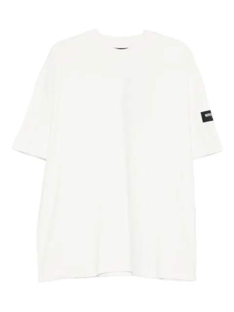 WRSTBHVR logo-patch t-shirt