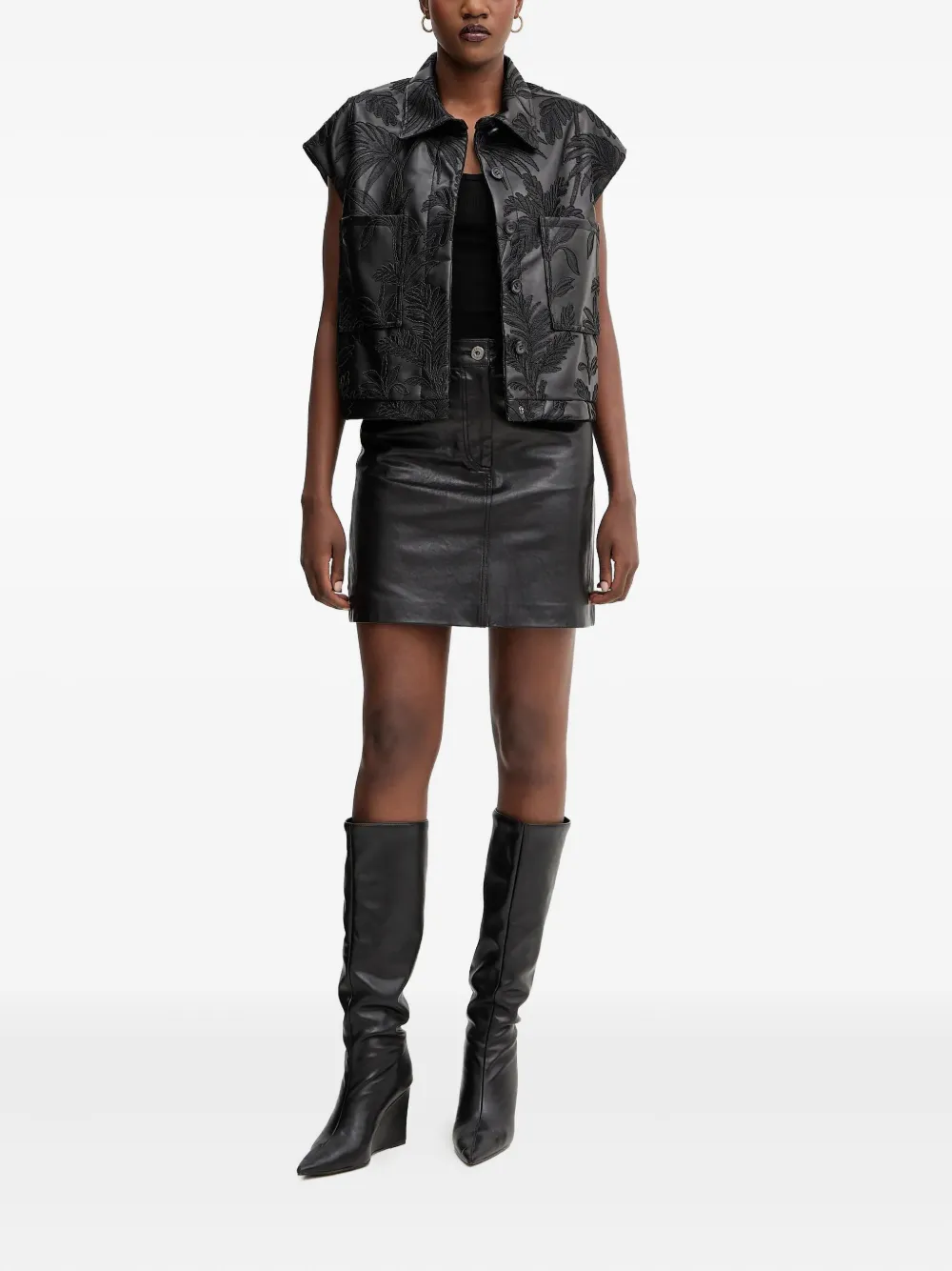 Guess Usa Floral-embroidery Gilet In Black