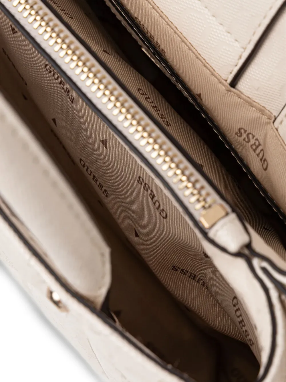 Guess Usa Quilted-design Crossbody Bag In White