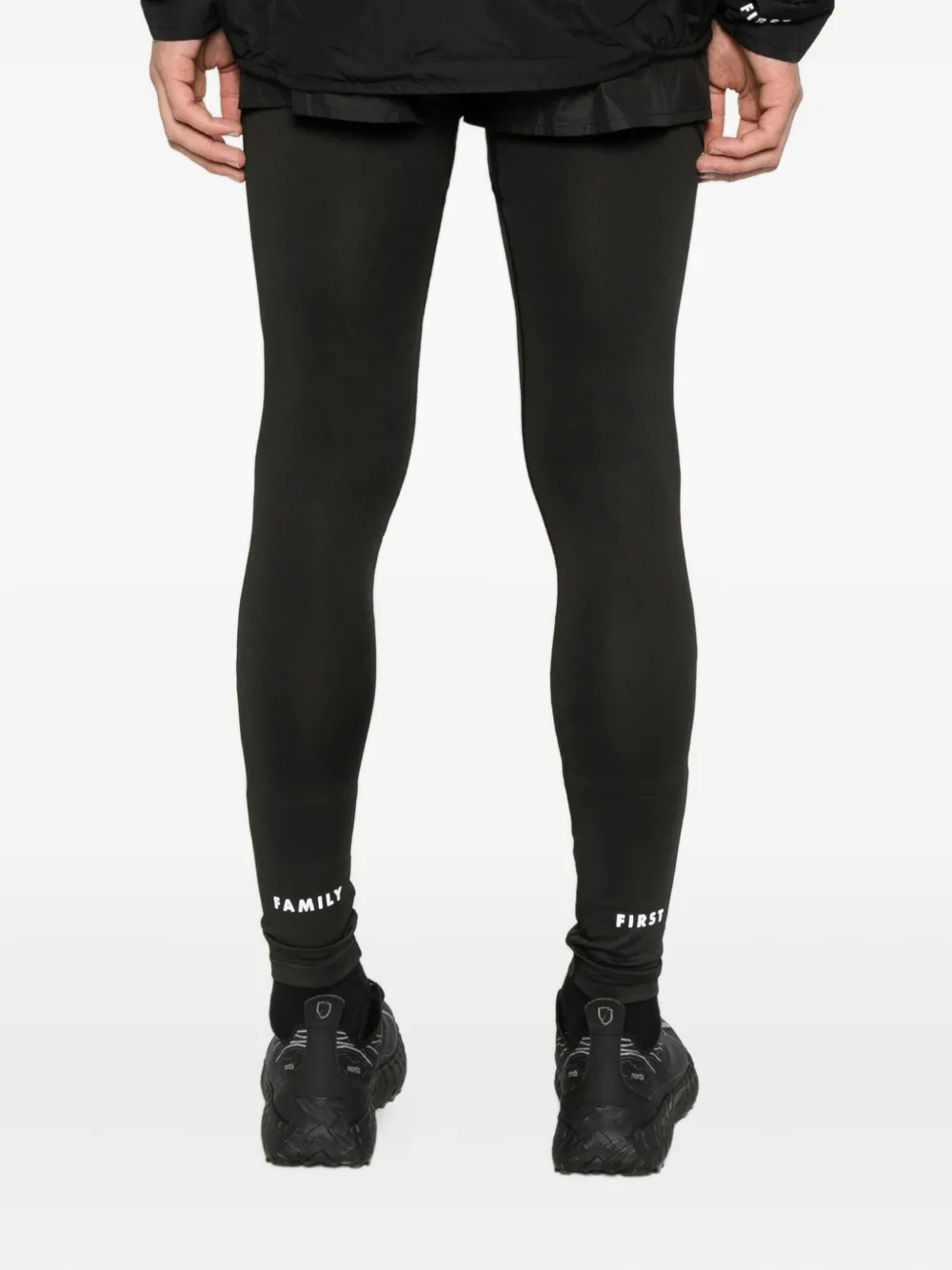 Family First Performance jack met capuchon en rits Zwart