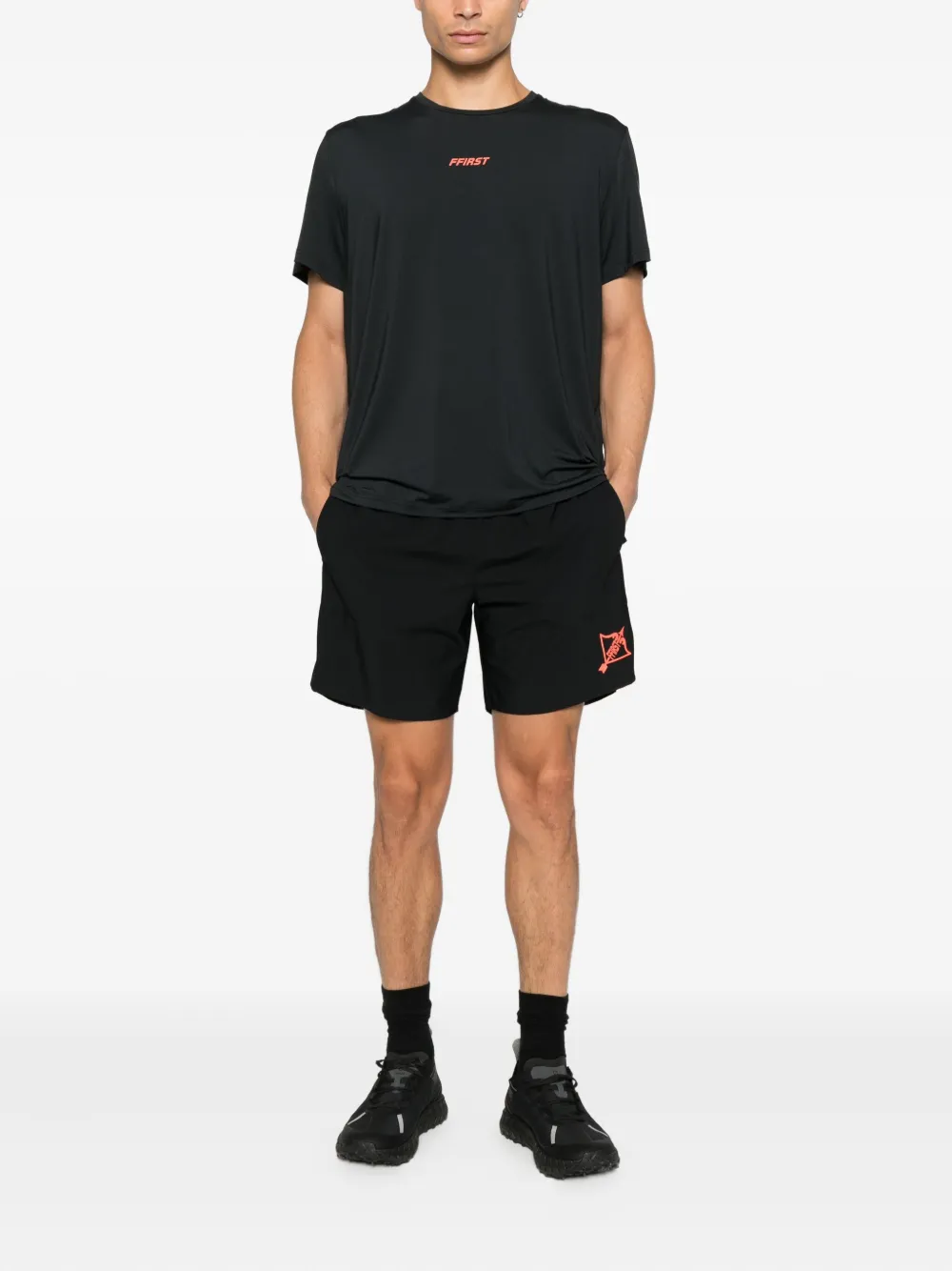 Family First logo-print performance shorts - Zwart