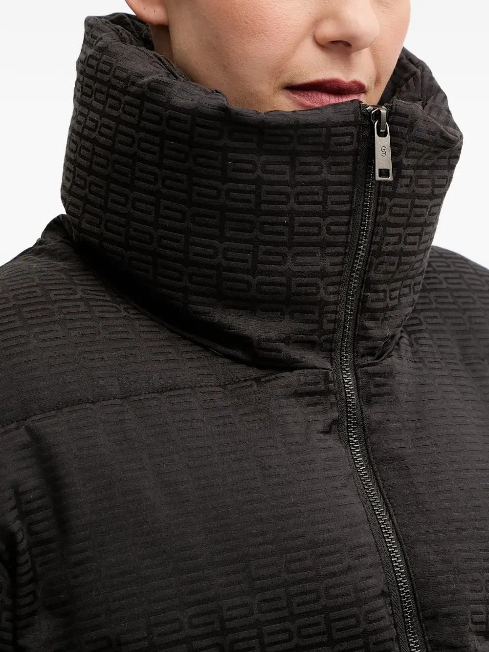 Gznansi Embossed Funnel-Neck Puffer Jacket
