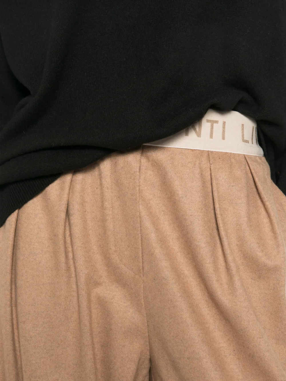 Liviana Conti Pantalon met logo tailleband Beige