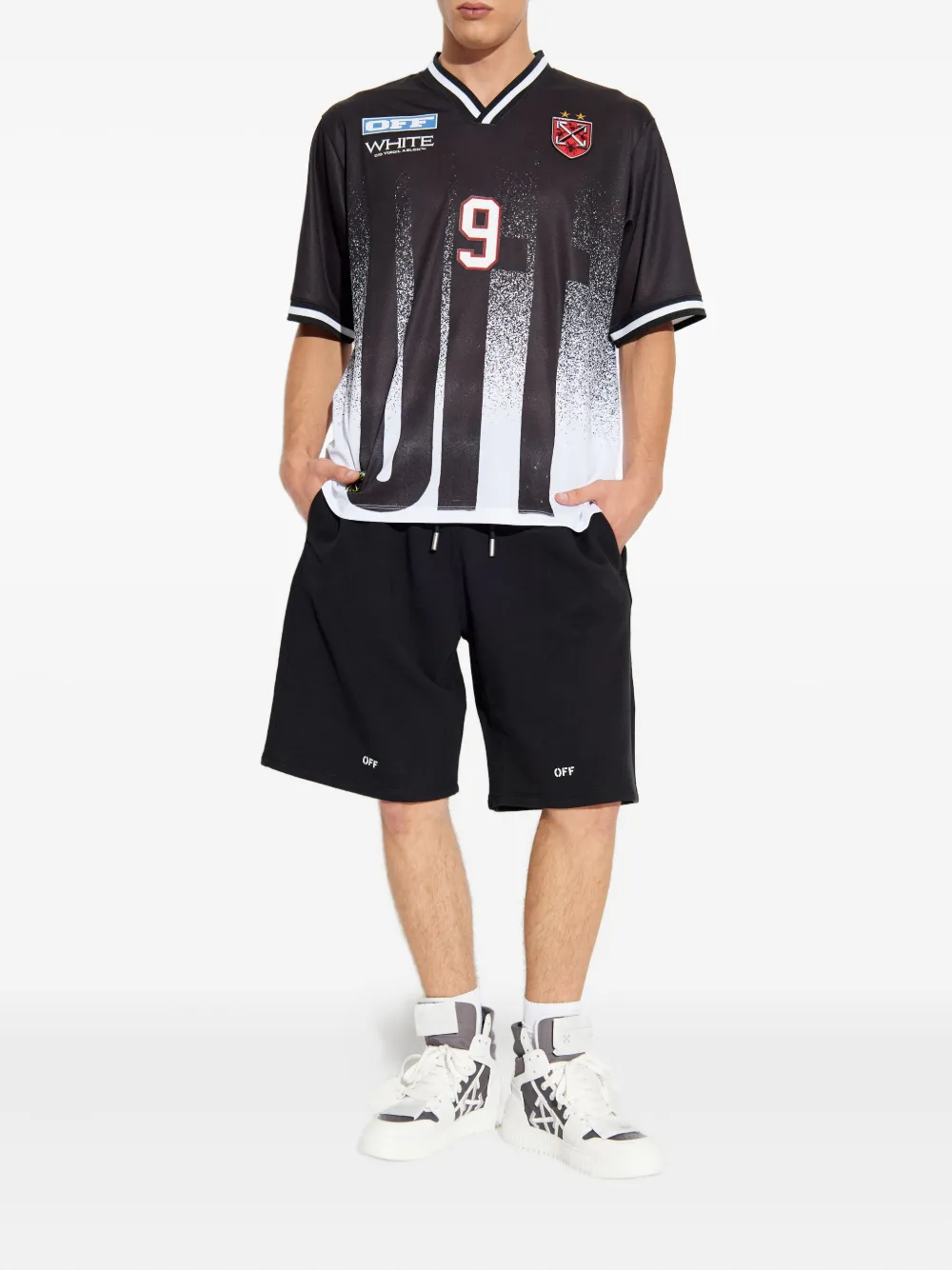 Off-White T-shirt met applicatie - Zwart