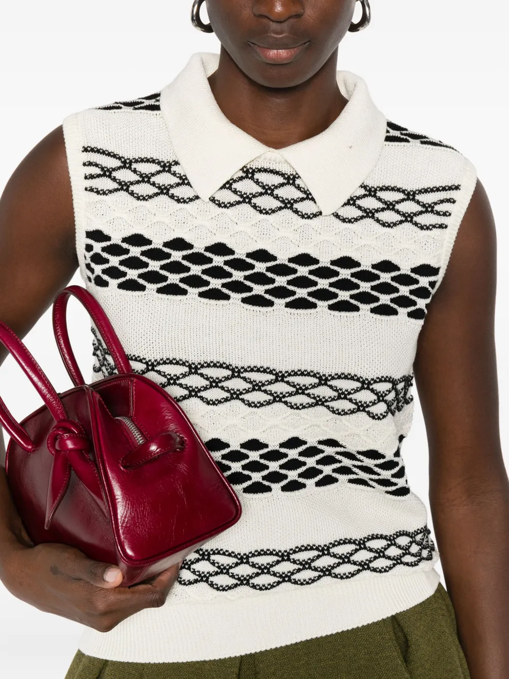 spread-collar pattern top