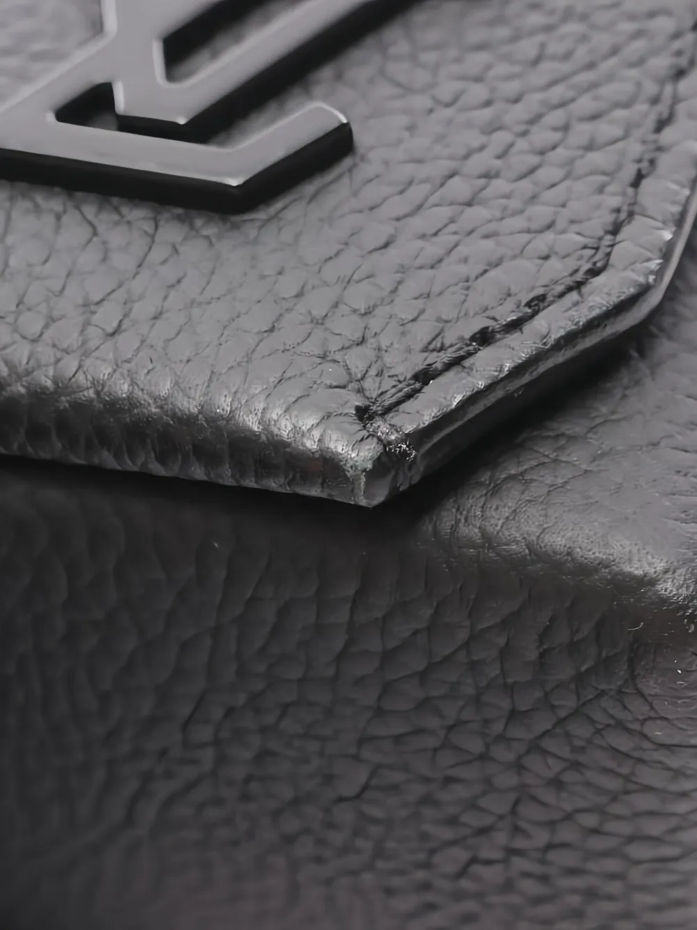 Pre-owned Louis Vuitton Fast Line Messenger Bag In Black