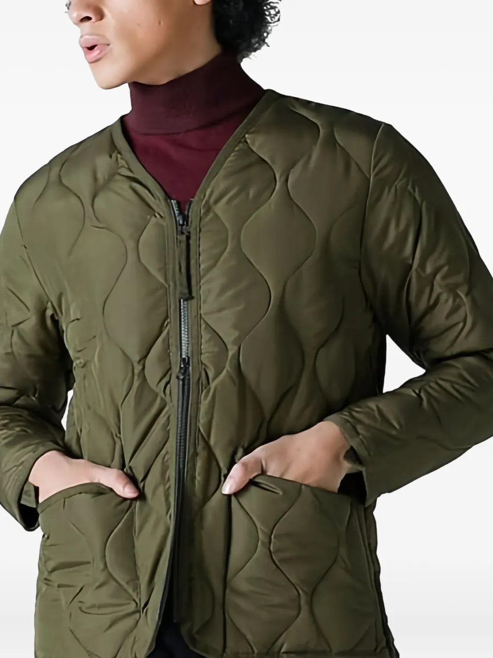 Taion V-neck down jacket | جاكيتات مبطنة | Image 2