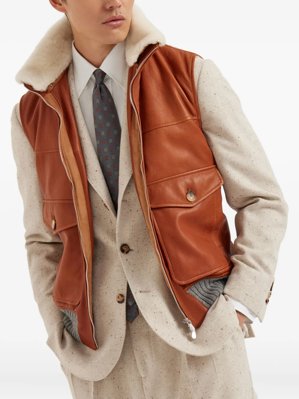 Brunello Cucinelli Bodywarmer met lammy kraag Bruin