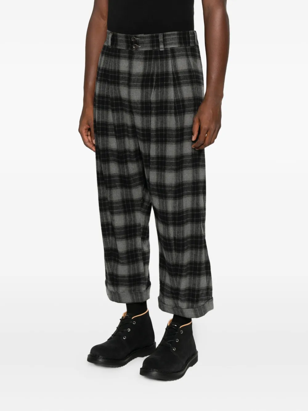 Individual Sentiments Plaid-pattern Trousers In Black