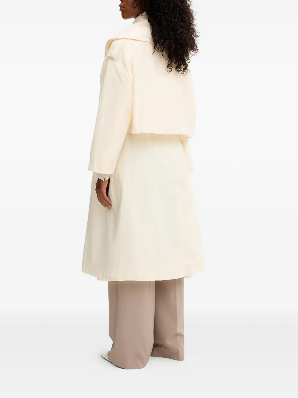 Liviana Conti Owen jas met sjaalkraag en ceintuur Beige