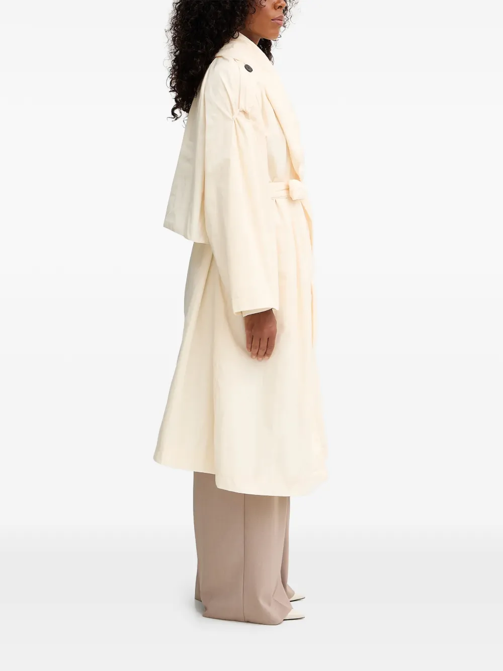 Liviana Conti Owen jas met sjaalkraag en ceintuur Beige