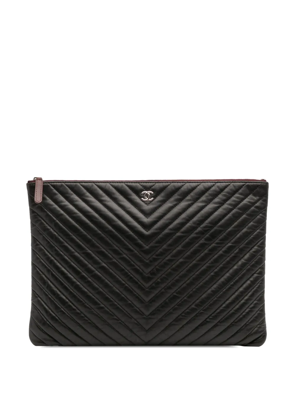 CHANEL Pre-Owned 2016-2017 ラージ シェブロン キャビア エンシェント グリーク チャーム O ケース CHANEL Pre-Owned 2016-2017 ラージ シェブロン キャビア エンシェント グリーク チャーム O ケース
