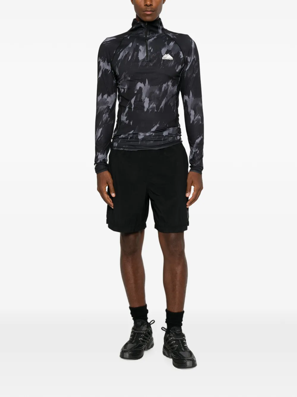 Superdry T-shirt met ritssluiting en brush-camouflageprint Zwart