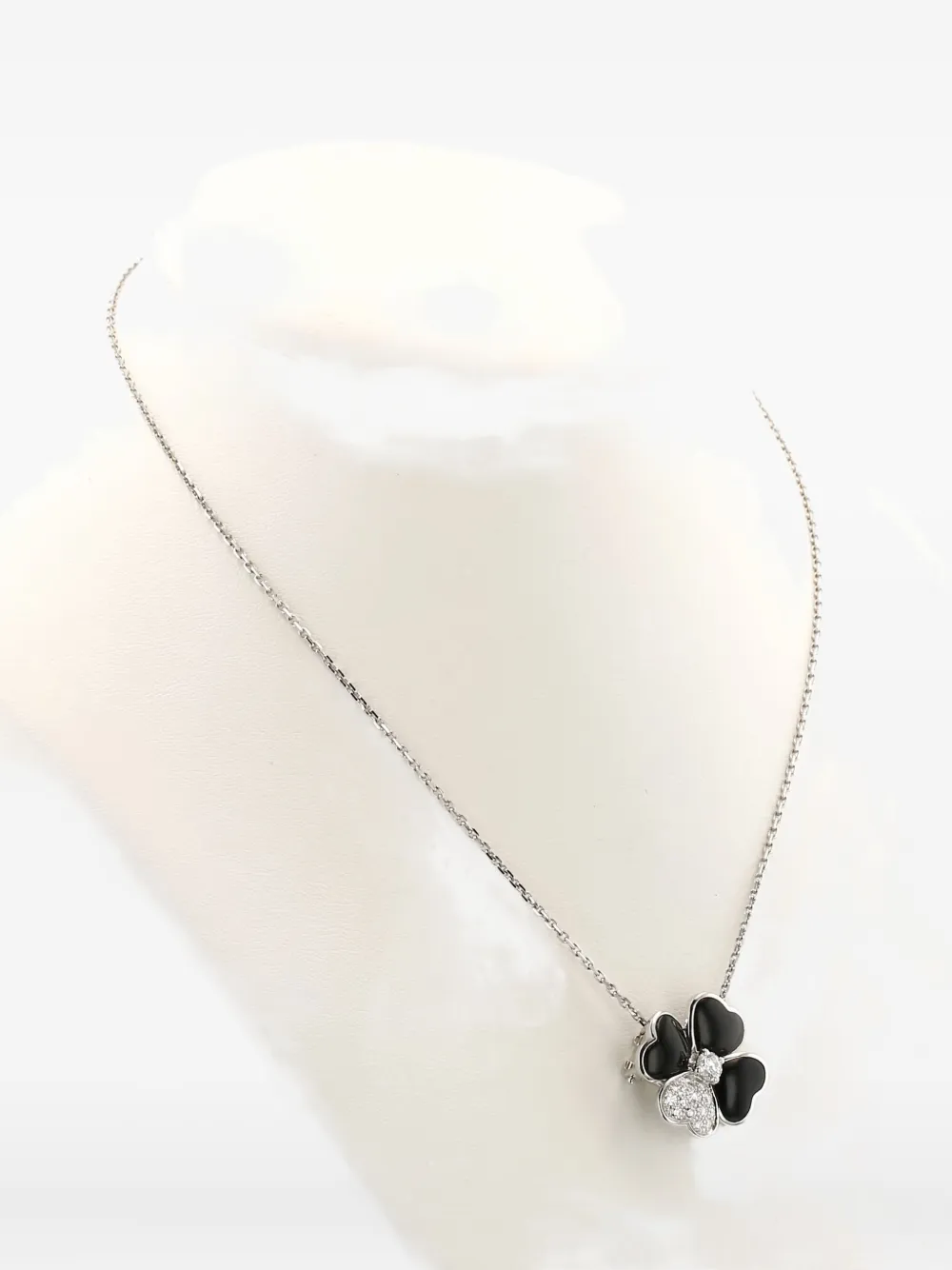 Pre-owned Van Cleef & Arpels 2010s White Gold Diamond Onyx-pendant In Silver