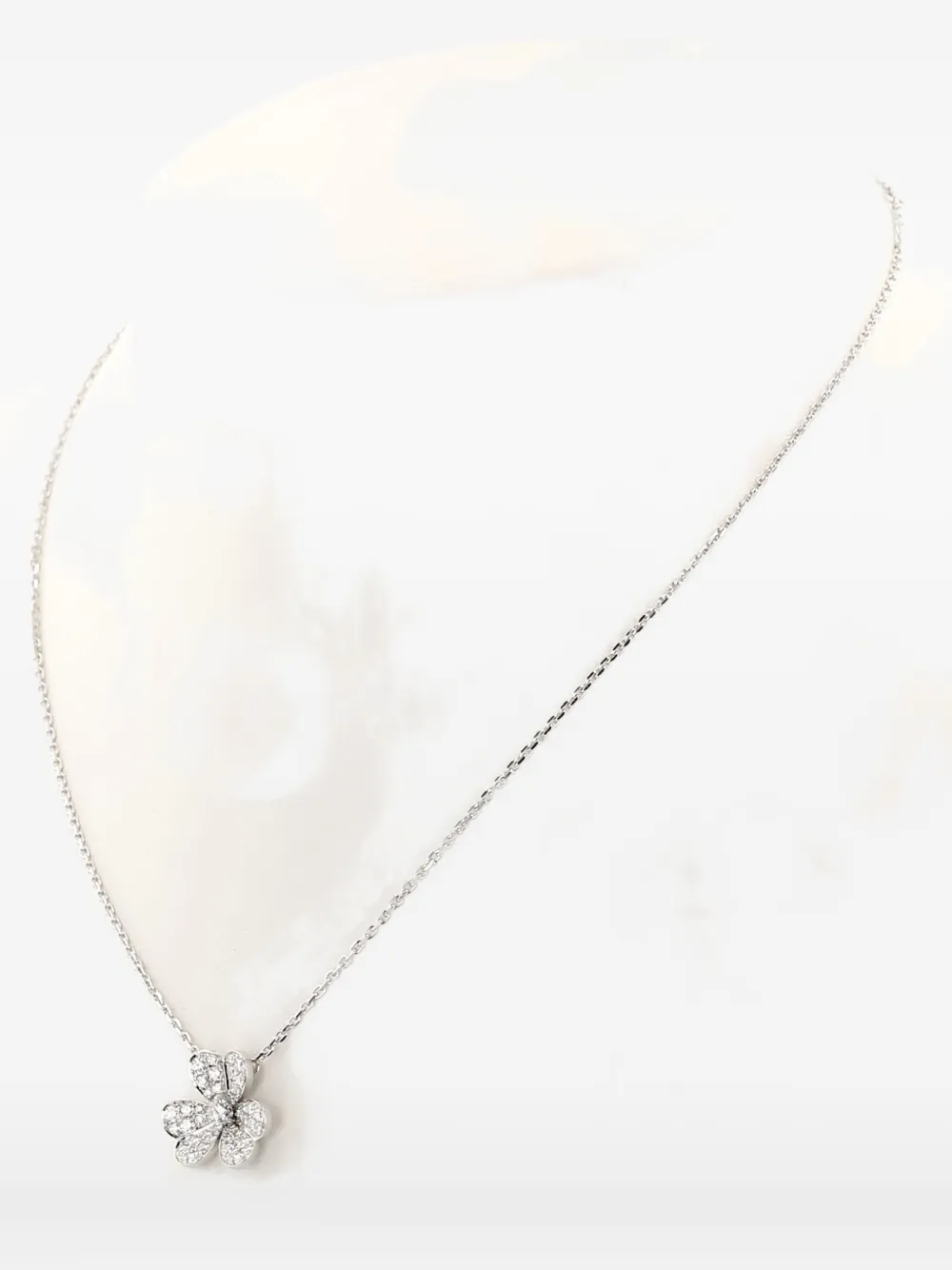 Pre-owned Van Cleef & Arpels 2020s White Gold Diamond Necklace In Silver
