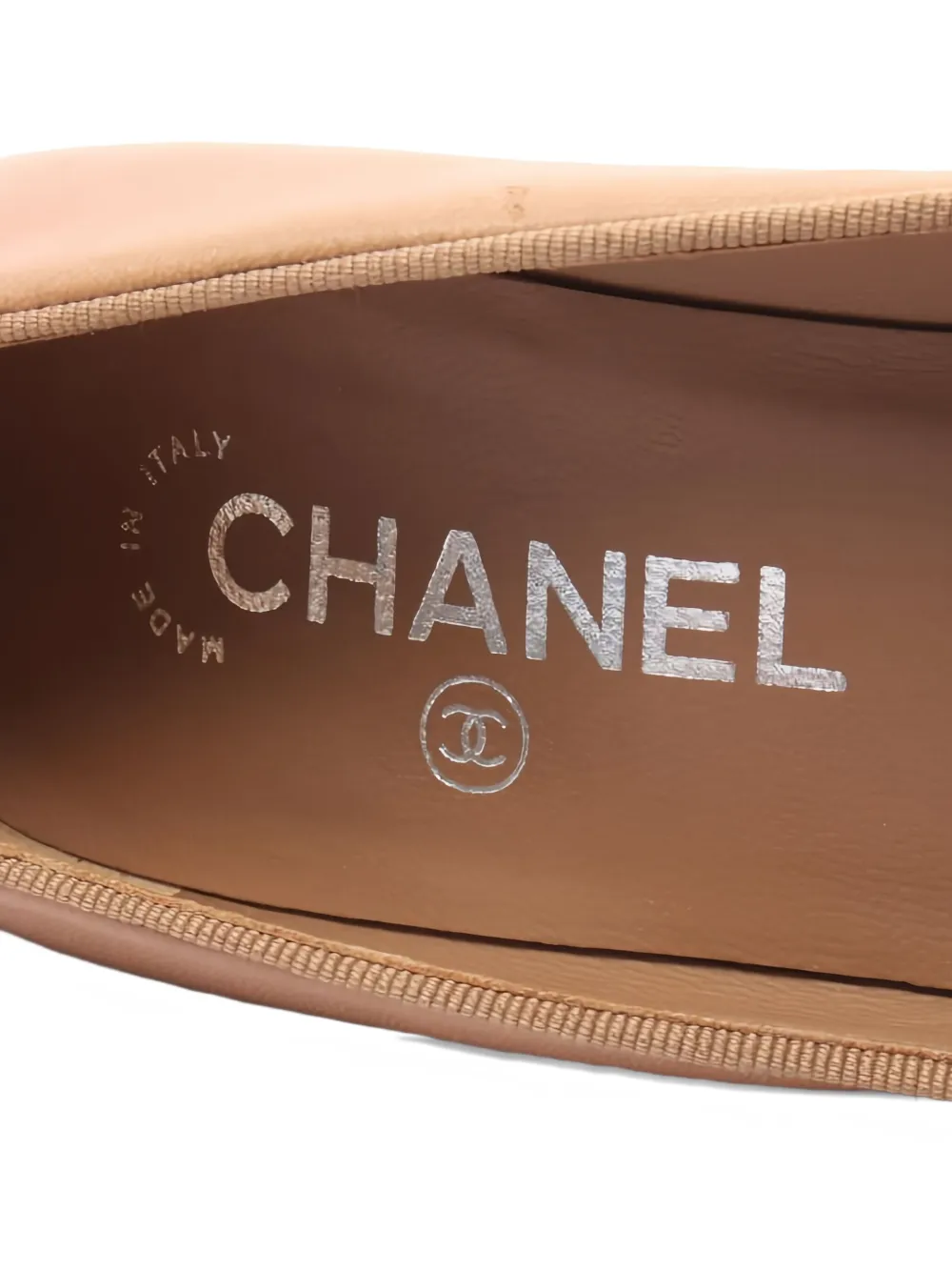 Pre-owned Chanel 1986-1988 90mm Coco Mark Bow Pumps In Neutral