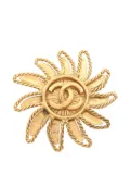 CHANEL Pre-Owned 1986-1988 Coco Mark sun-motif brooch - Gold