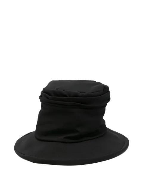 Yohji Yamamoto gorro con detalle fruncido