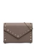 Valentino Garavani Pre-Owned 2000-2017 Calfskin Rockstud Envelope Wallet on Chain crossbody bag - Brown