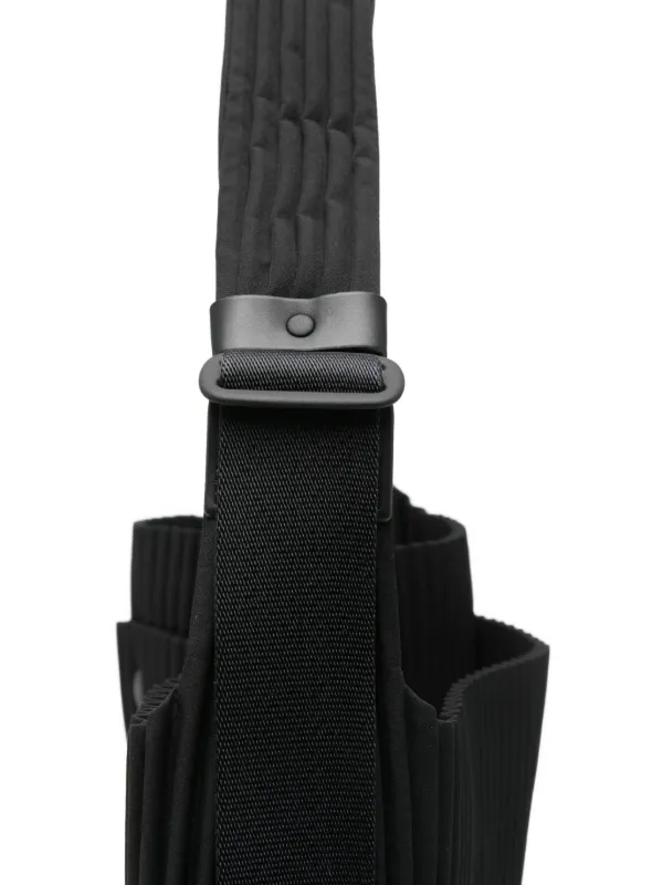 Homme Plissé Issey Miyake Pleated Tote Bag | Black | FARFETCH CA