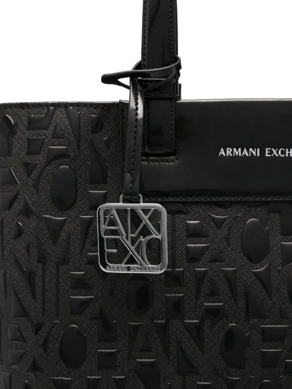 Armani Exchange エンボスロゴ ハンドバッグ Armani Exchange ロゴエンボス ハンドバッグ | ブラック | FARFETCH JP