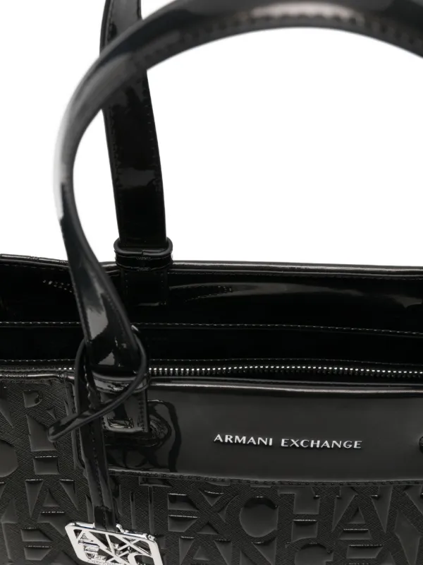 Armani Exchange ロゴエンボス ハンドバッグ | ブラック | FARFETCH JP