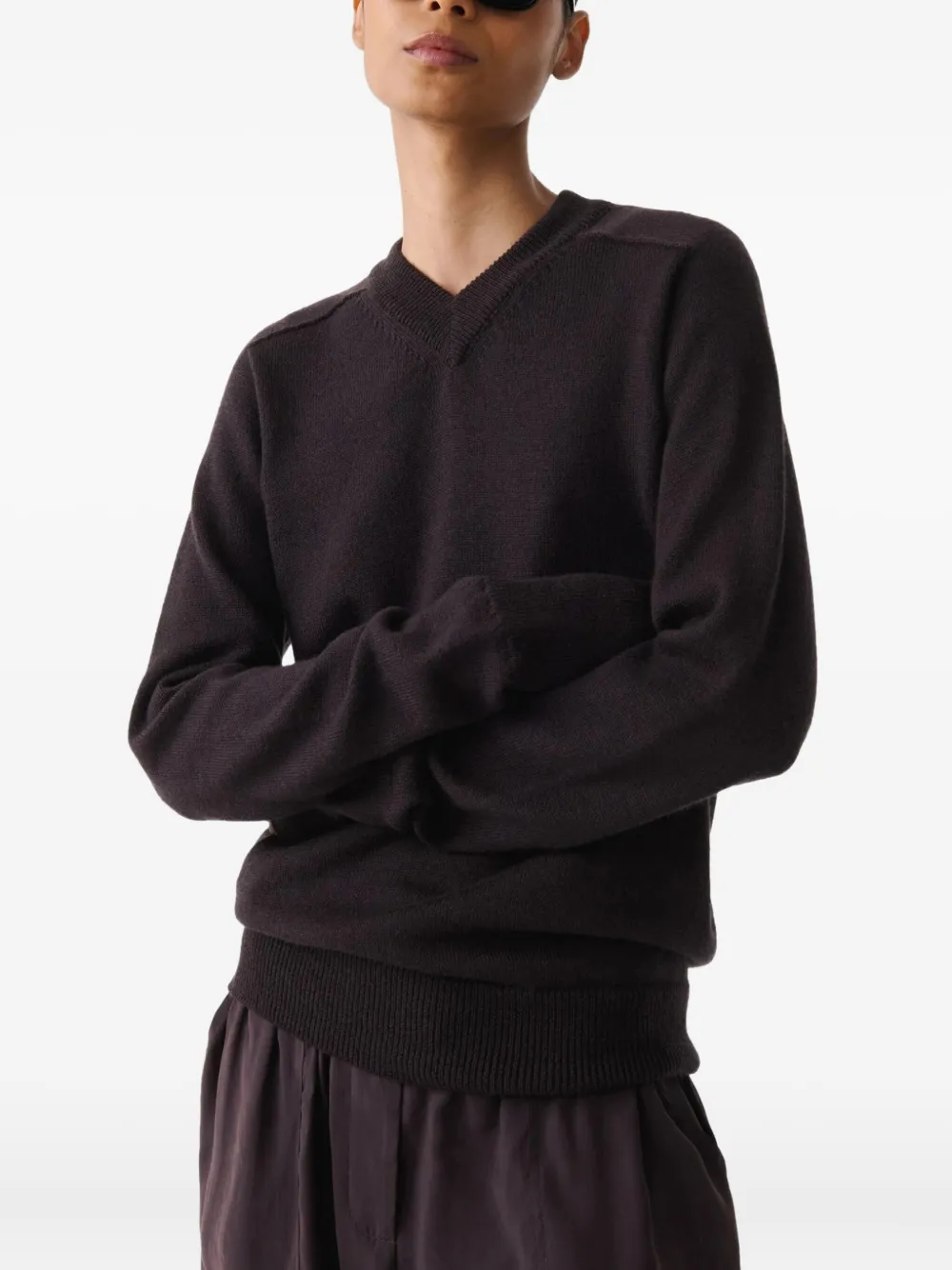 Studio Nicholson Inverness trui met V-hals Bruin