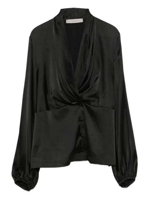 D.Exterior twisted buttoned blouse