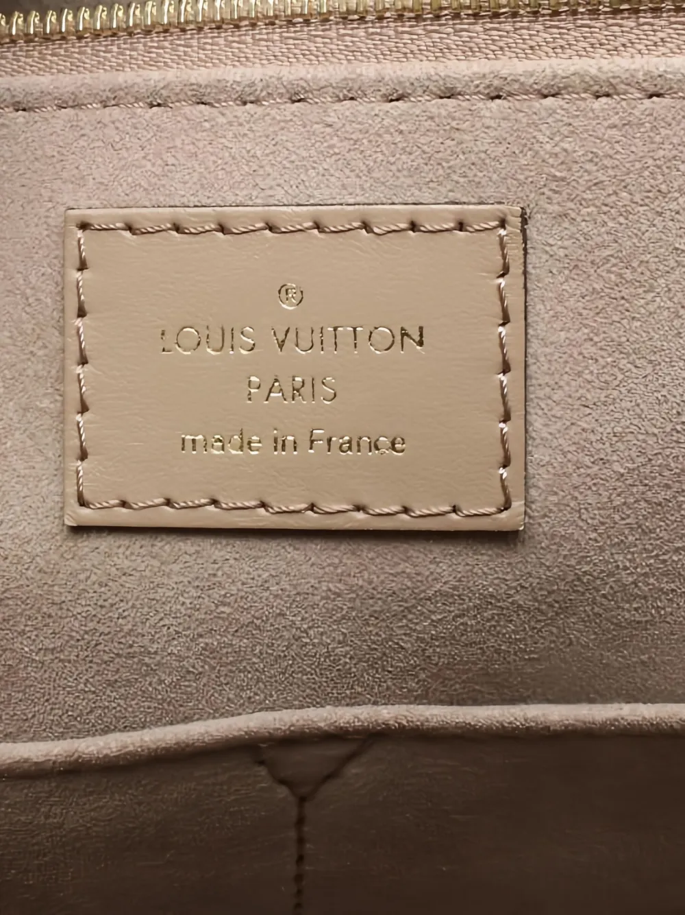 Pre-owned Louis Vuitton Onthego Mm Tote Bag In Neutral
