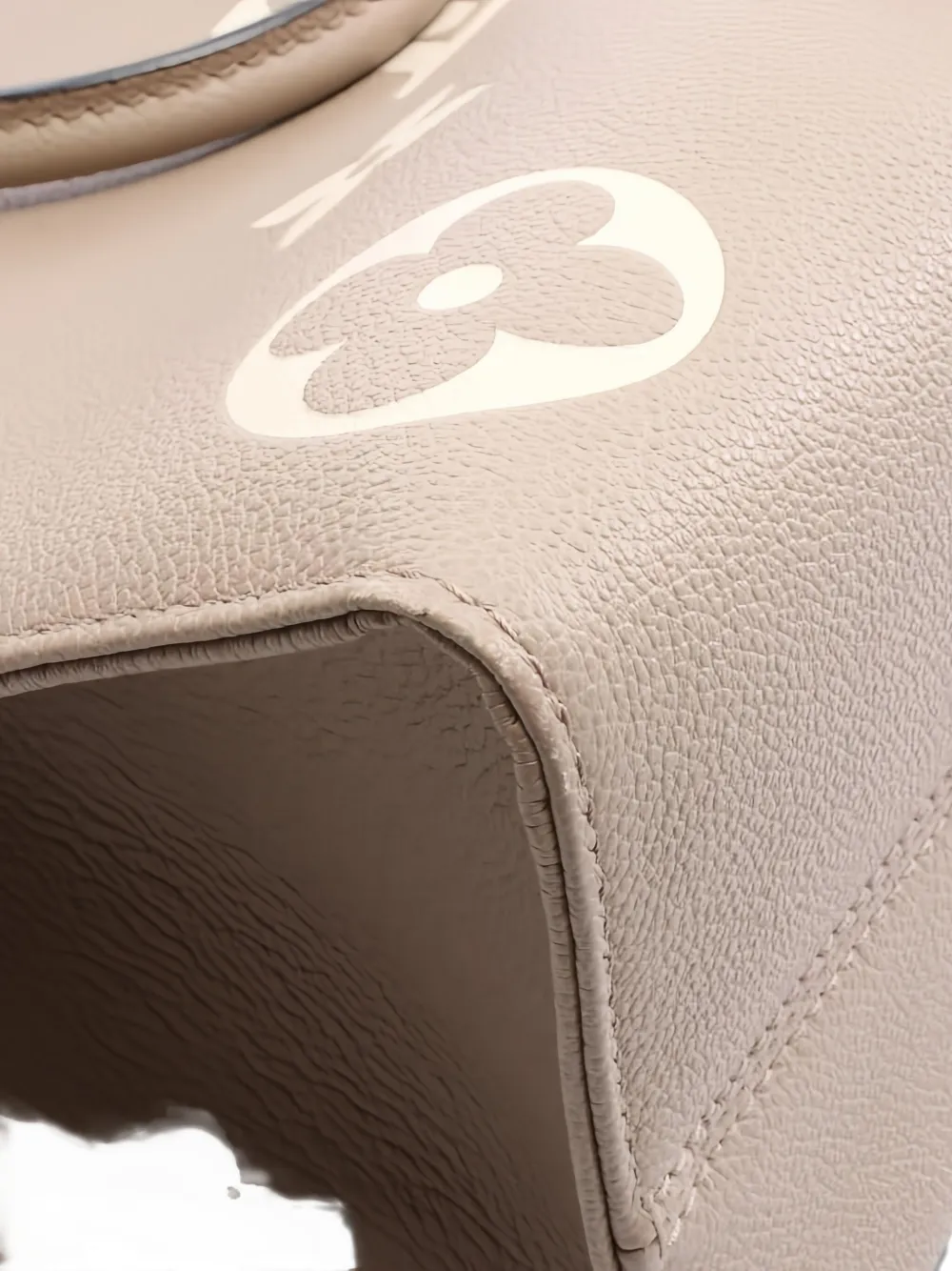 Pre-owned Louis Vuitton On-the-go Mm Monogram Leather Shoulder Bag In Neutral