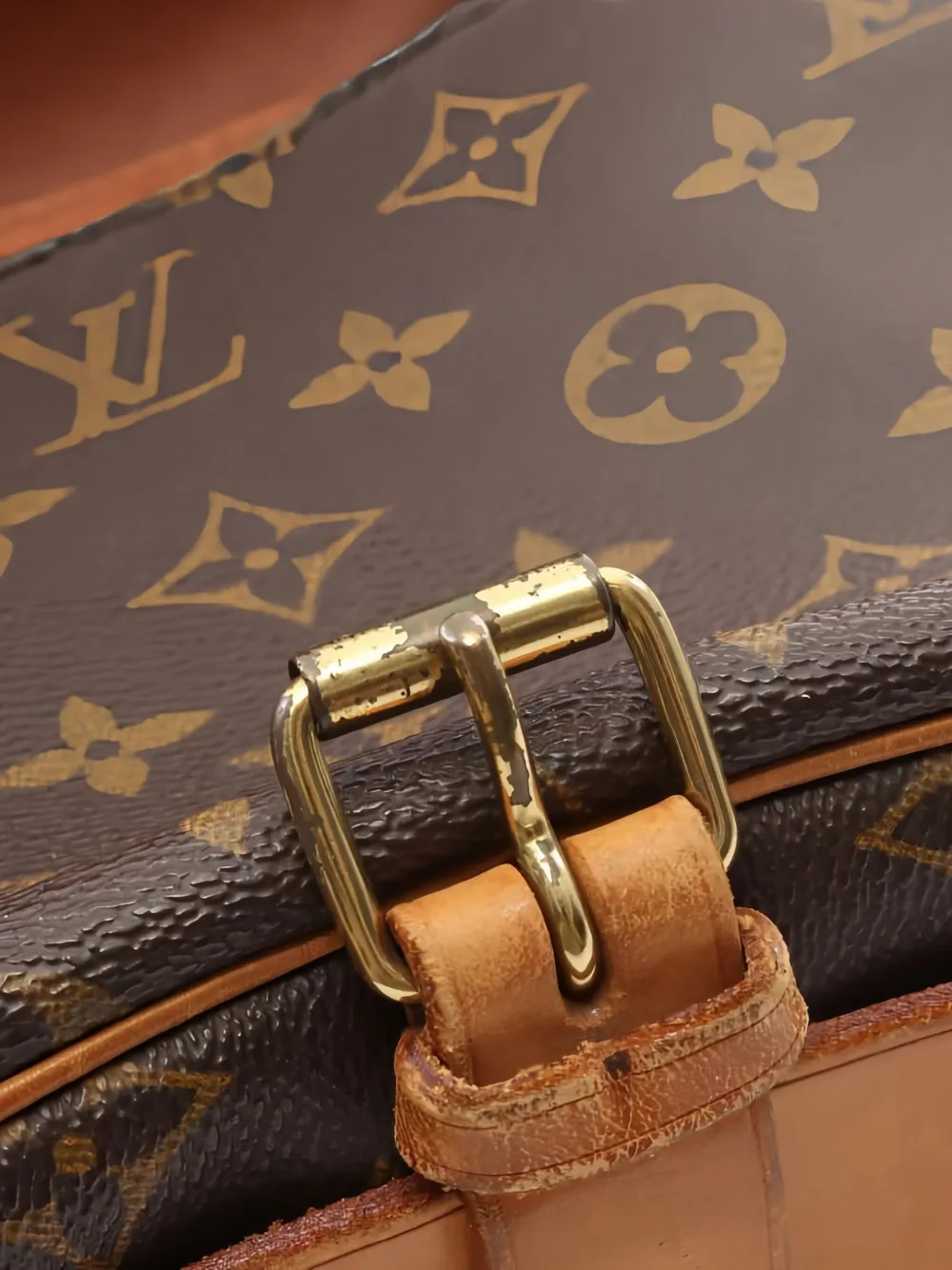 Pre-owned Louis Vuitton Cartesier Mm Monogram-pattern Cross Body Bag In Brown