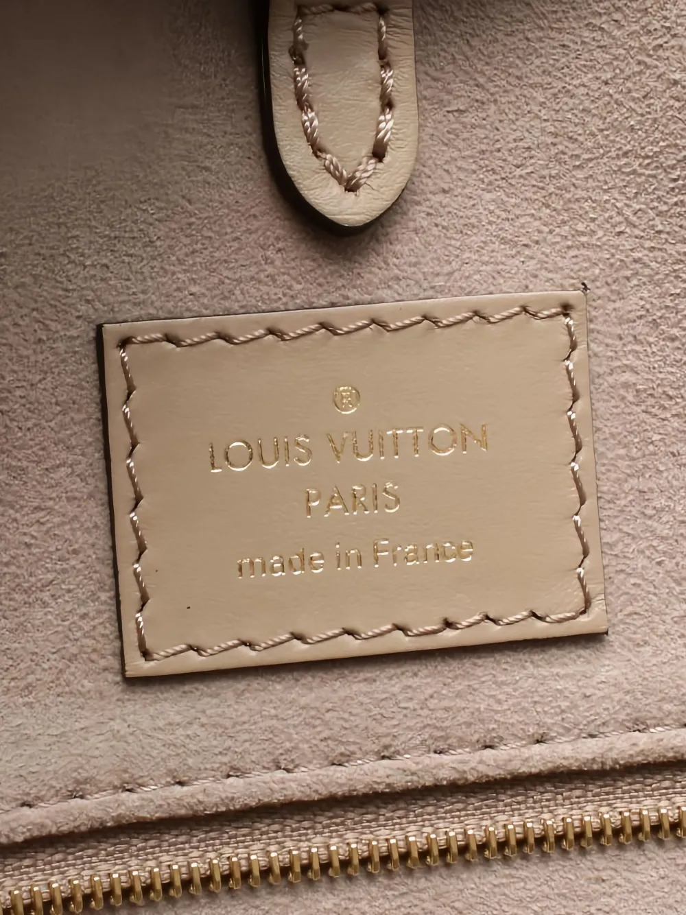 Pre-owned Louis Vuitton Onthego Mm Tote Bag In Neutral