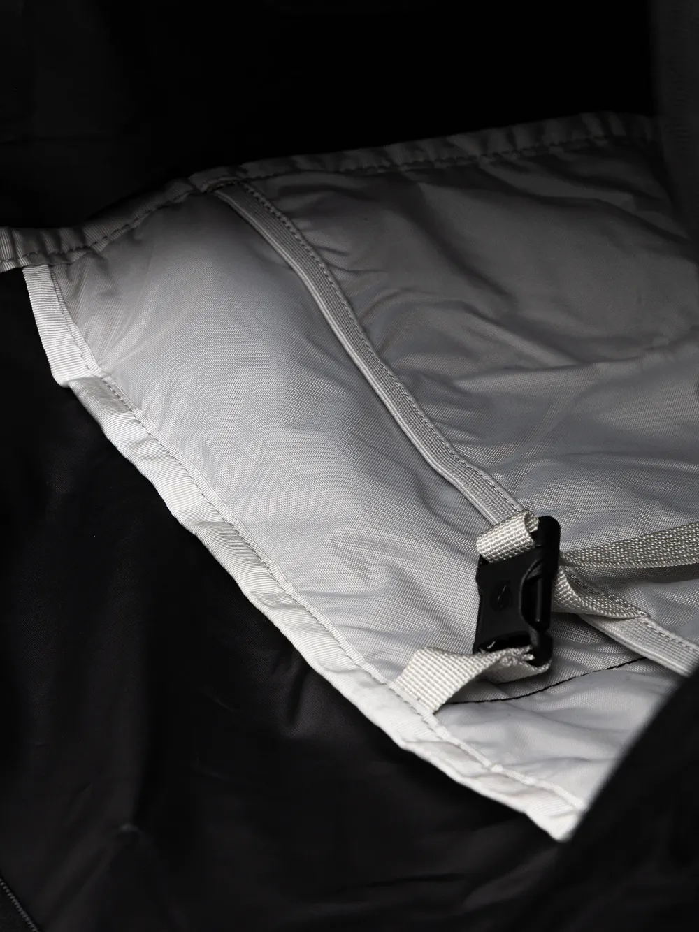 Fjall Raven High Coast 30 Adjustable-strap Tote Bag In Black