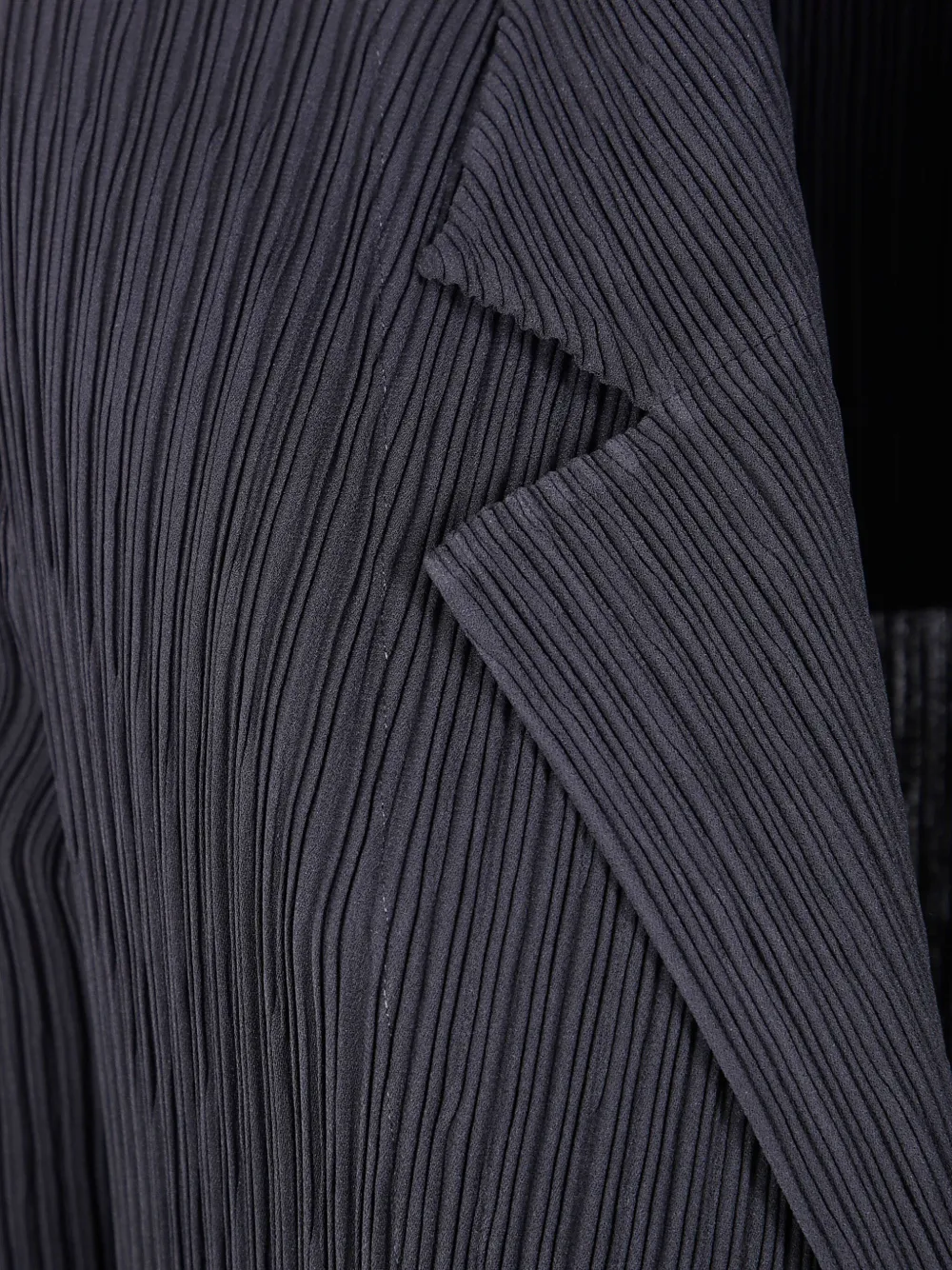 Issey Miyake Hatching Pleats geplooid jack Zwart