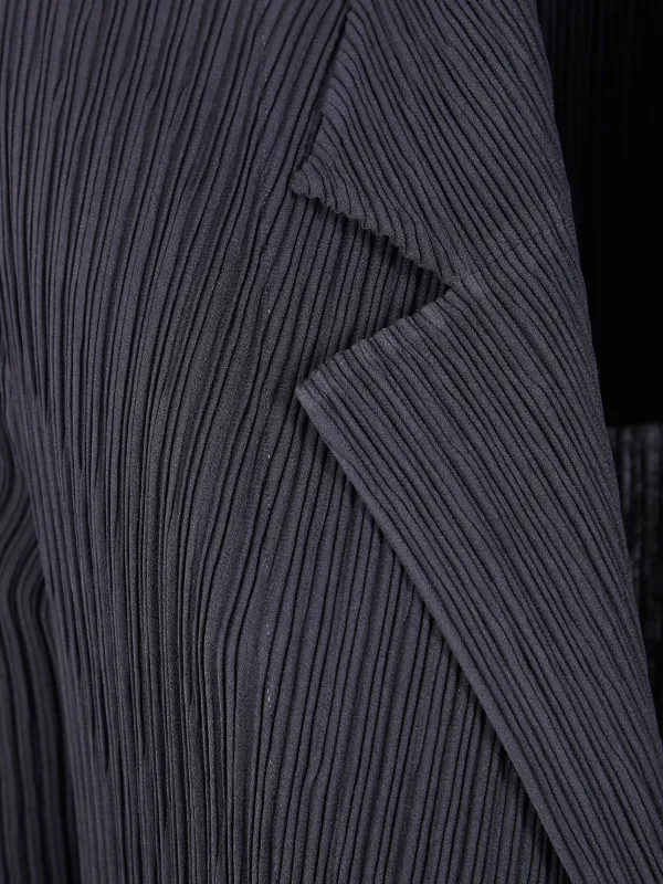 Issey Miyake Hatching Pleats Pleated Jacket | Black | FARFETCH IL