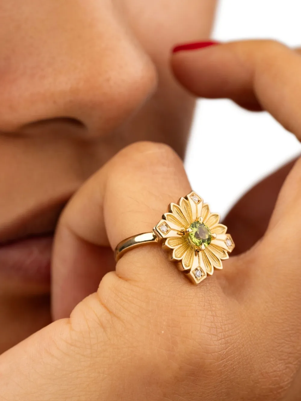 Rouvenat 18kt Stamp Gelbgoldring mit Peridot und Diamanten | Image 2