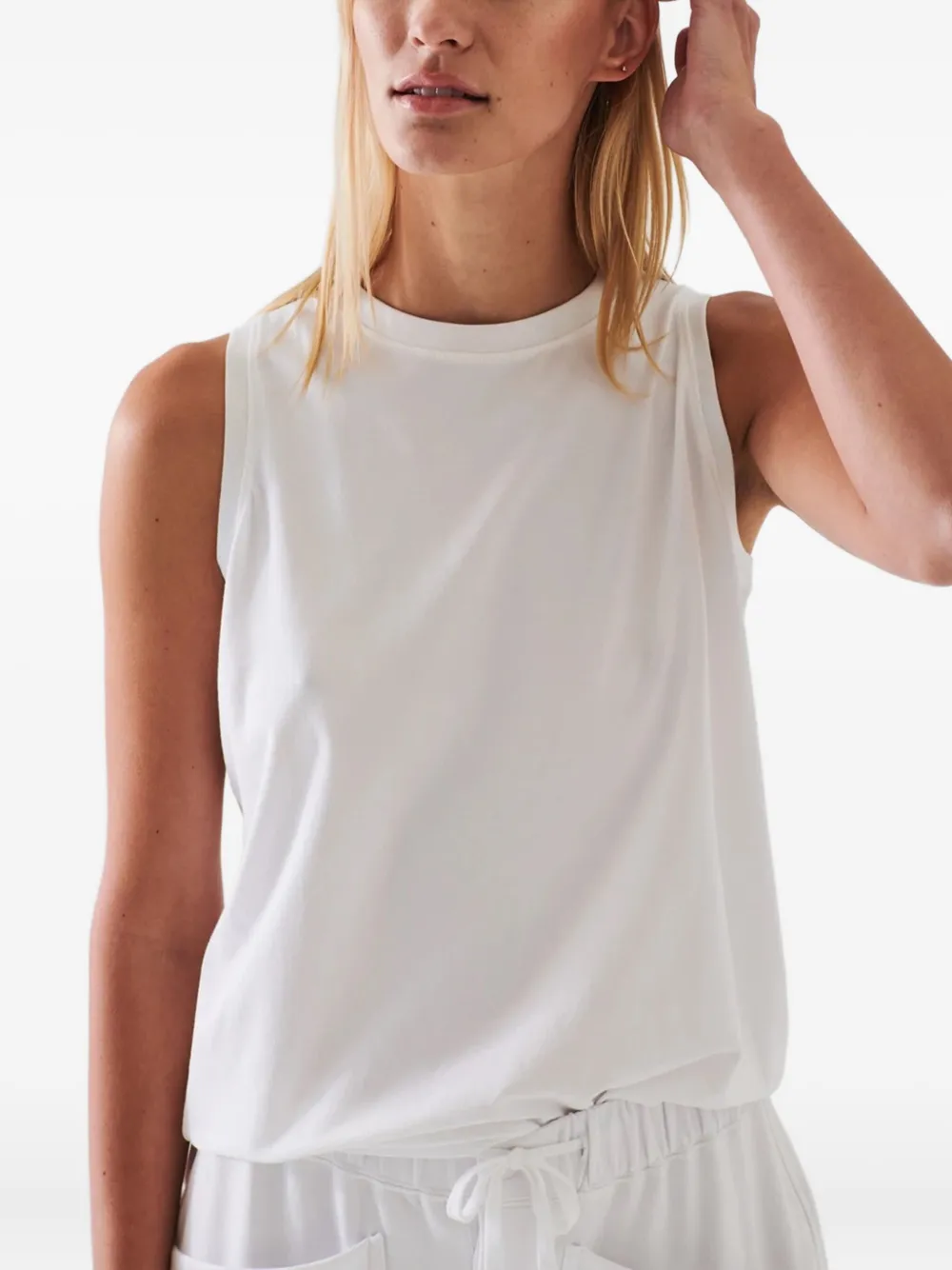 Patrick Assaraf Boyfriend Crew-neck Sleeveless Top In White