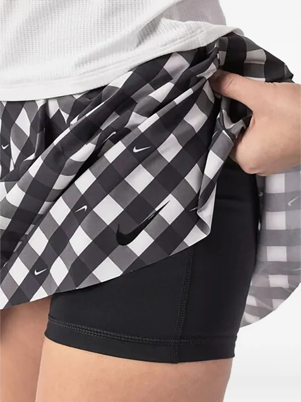 Nike Swoosh Skorts In Black