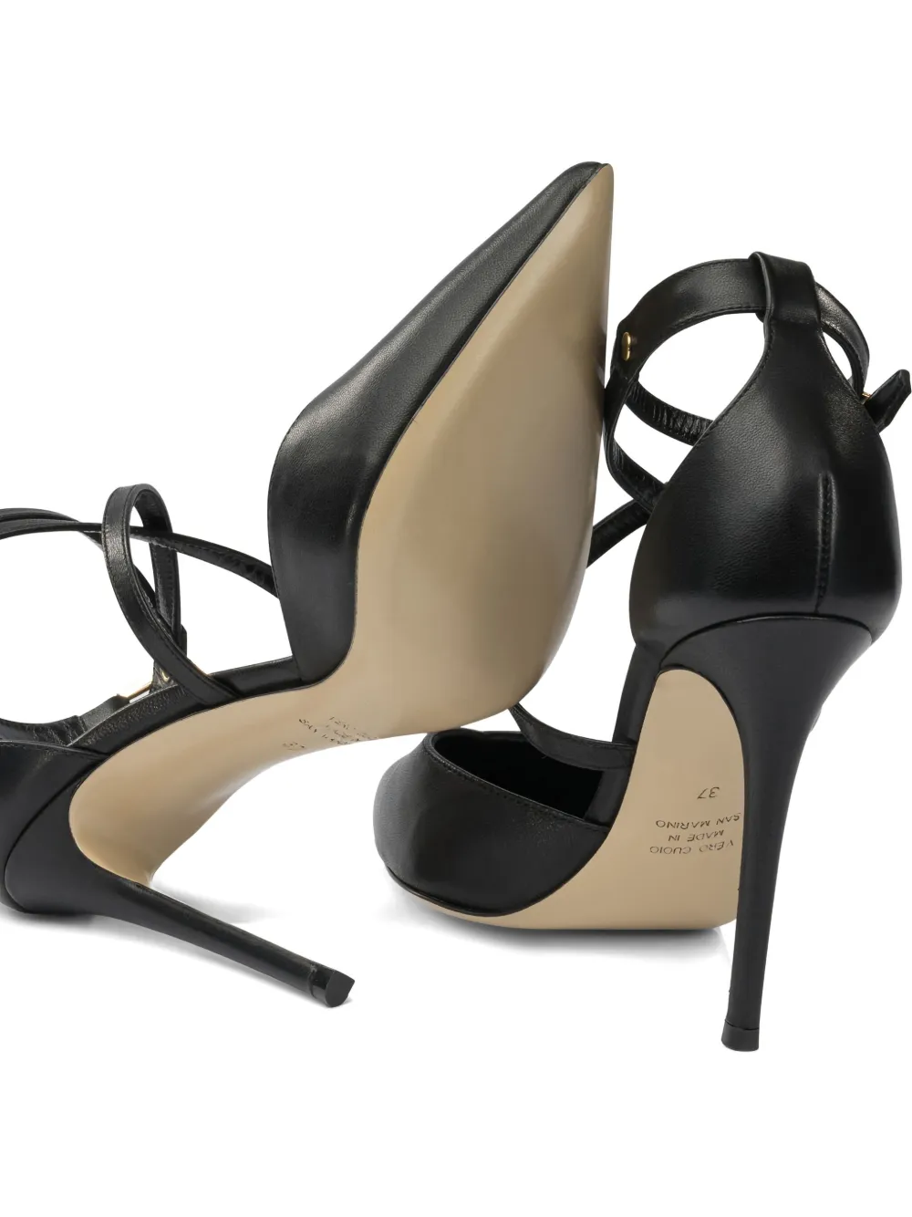 Ninalilou Pumps met puntige neus en gesp Zwart