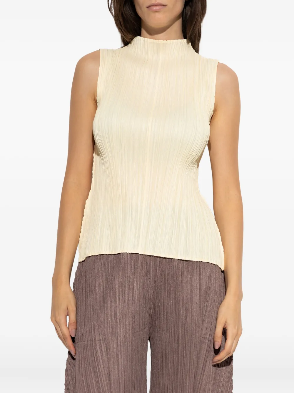 Pleats Please Issey Miyake Top met hoge hals Beige