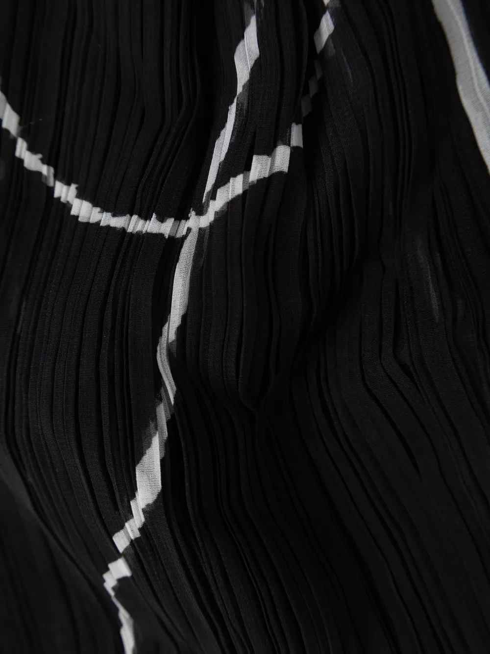Issey Miyake Pleated Printed Scarf In Black