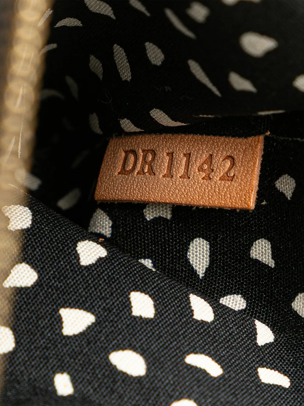 Pre-owned Louis Vuitton 2012 Yayoi Kusama Monogram Vernis Dots Infinity Pochette Accessoires Shoulder Bag In Black