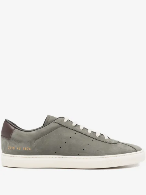 Common Projects tenis de gamuza con perforaciones