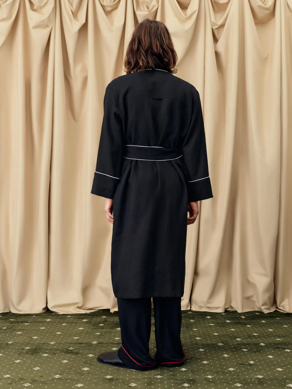 Sleeper Paros Linen Unisex Robe in Black | Dressing Gowns & Robes | Image 2