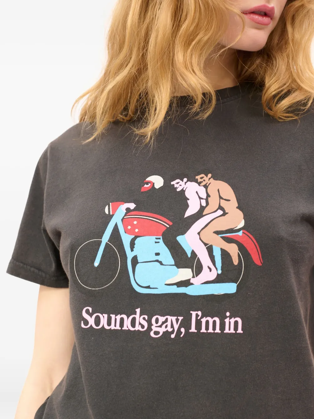 CARNE BOLLENTE Sounds Gay Grafisch T-shirt Grijs