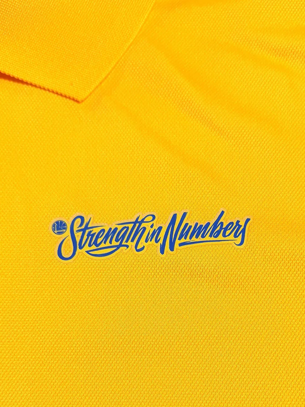 Nike x NBA Golden State Warriors Playoffs Bound Team Mantra poloshirt Geel